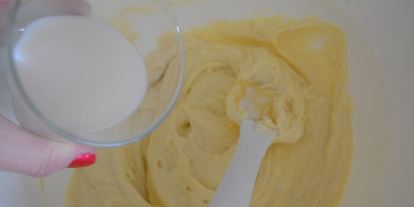 Шаг 6: сэндвича виктории с клубничныма джемома и сливочныма кремома