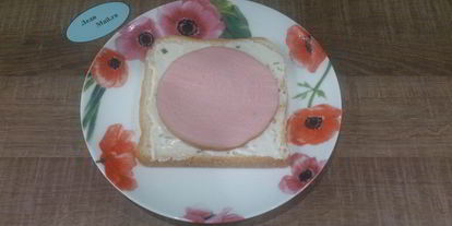 Шаг 2: сэндвичей с колбасой и сыром