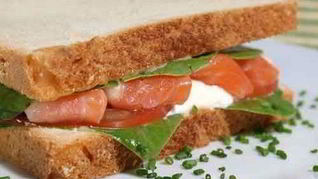 Рецепт Сэндвичей с лососем, помидорами и рикоттой