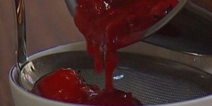 Шаг 11: миндальных тарталеток со сливовым соусом