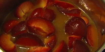 Шаг 3: миндальных тарталеток со сливовым соусом