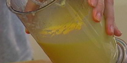 Шаг 5: миндальных тарталеток со сливовым соусом