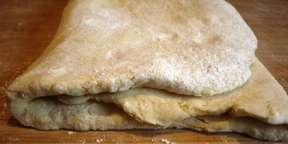 Шаг 2: рыбных тарталеток из слоеного теста