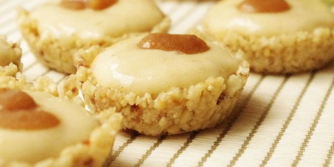 Рецепт тарталетки из кешью, банана и фиников