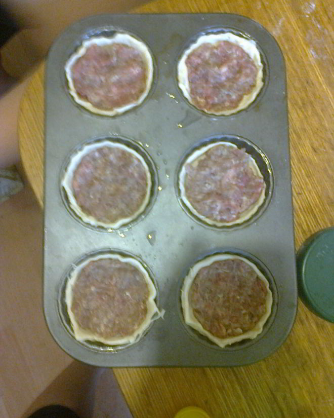 Рецепт тарталеток из слоеного теста с фаршем