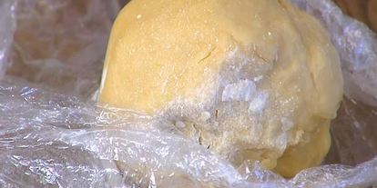 Шаг 6: тарталеток с двойным кремом и клубникой