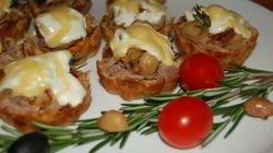 Рецепт Тарталеток с говядиной, грибами, луком и сыром