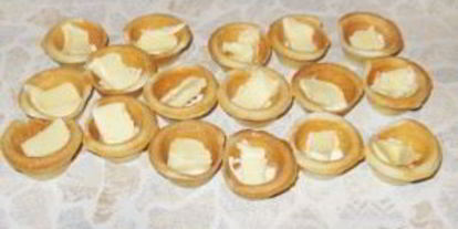 Шаг 1: тарталеток с икрой и маслом