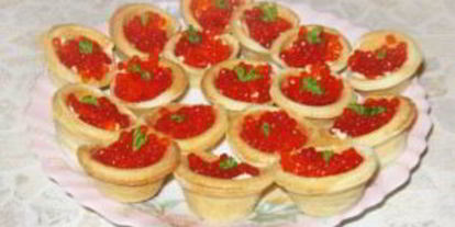 Шаг 2: тарталеток с икрой и маслом