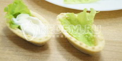 Шаг 1: тарталеток с икрой