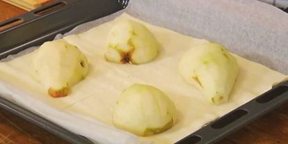 Шаг 4: тарталеток с карамелизированной грушей и клюквой