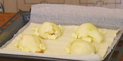 Шаг 5: тарталеток с карамелизированной грушей и клюквой