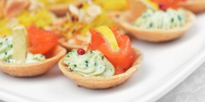 Рецепт тарталеток с лососем и авокадо