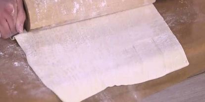 Шаг 2: тарталеток с семгой, красным луком и каперсами