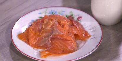 Шаг 9: тарталеток с семгой, красным луком и каперсами