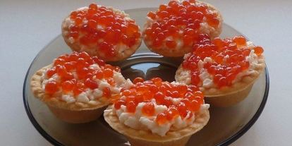 Шаг 3: тарталеток с сыром и икрой