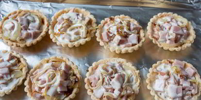 Шаг 19: тарталеток с ветчиной и луком