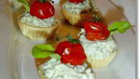 Рецепт Закусочных тарталеток с рокфором и помидорами черри
