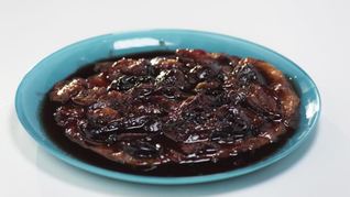 Рецепт Быстрого тарта-татен со сливами