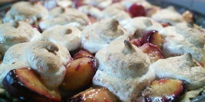 Шаг 10: сливового тарта с ореховым безе