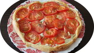 Рецепт Тарта из слоеного теста с творогом и томатами