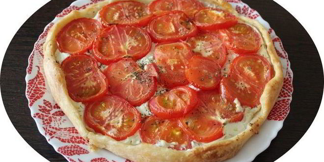 Рецепт Тарта из слоеного теста с творогом и томатами