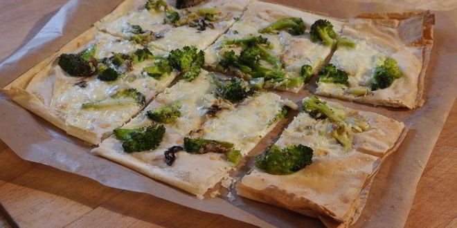 Рецепт Тарта с брокколи, луком-пореем и сыром