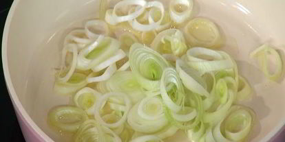 Шаг 2: тарта с брокколи, луком-пореем и сыром