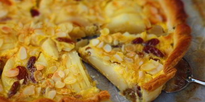 Рецепт тарта с грушами, изюмом и миндальными лепестками