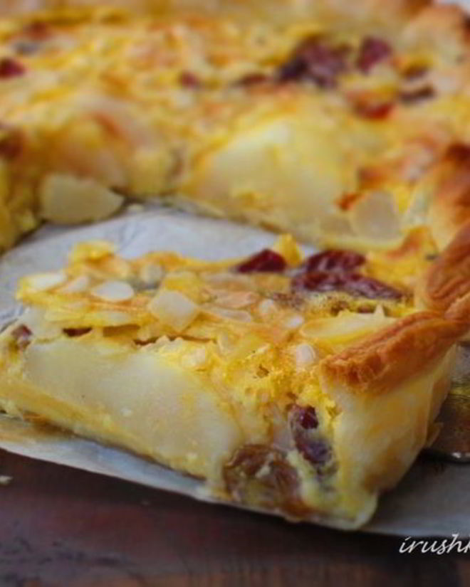 Рецепт тарта с грушами, изюмом и миндальными лепестками