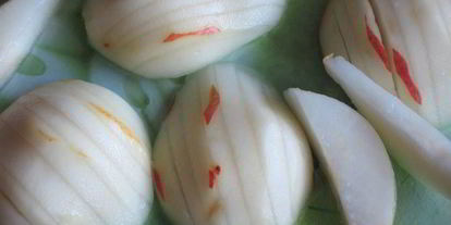 Шаг 1: тарта с грушами, изюмом и миндальными лепестками