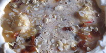 Шаг 5: тарта с грушами, изюмом и миндальными лепестками