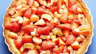 Рецепт Тарта с клубникой и ревенем