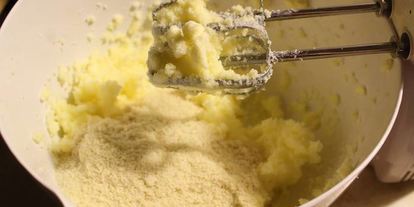 Шаг 8: тарта с миндальныма кремома и мариноваными грушами мечты