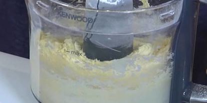 Шаг 2: тарта татен с грушами и изюмом