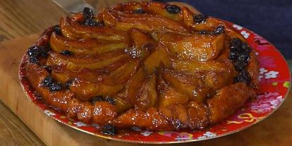 Шаг 11: тарта татен с грушами и изюмом