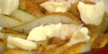 Шаг 6: тарта татен с грушами и изюмом