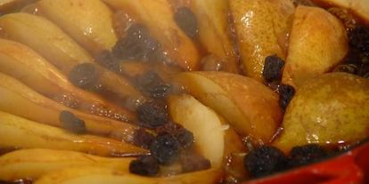 Шаг 7: тарта татен с грушами и изюмом