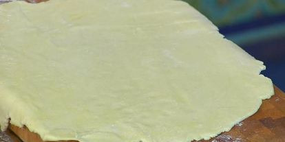 Шаг 8: тарта татен с грушами и изюмом