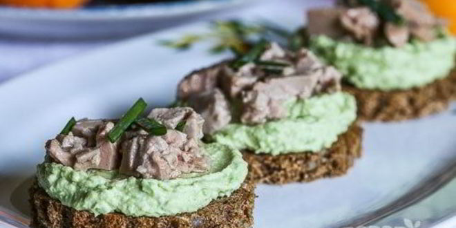 Рецепт тартинок с авокадо и печенью трески