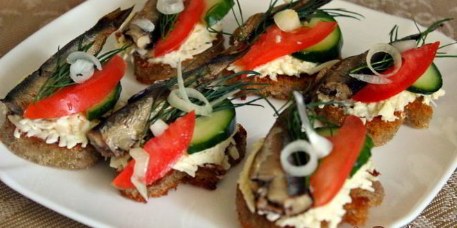 Рецепт тартинок с плавленным сыром и шпротами