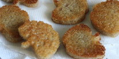 Шаг 2: тартинок с плавленным сыром и шпротами