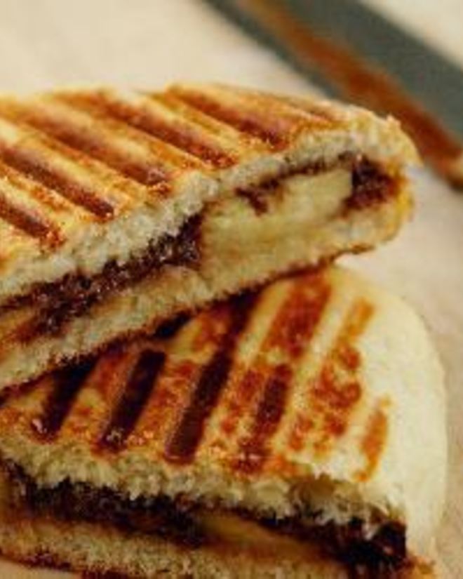 Рецепт горячих тостов с бананом и шоколадом