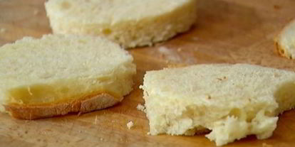 Шаг 3: хрустящих тостов с яйцом пашот под лимонным соусом