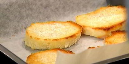 Шаг 5: хрустящих тостов с яйцом пашот под лимонным соусом