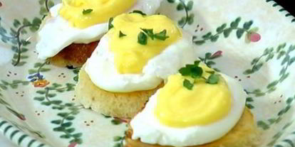 Шаг 9: хрустящих тостов с яйцом пашот под лимонным соусом