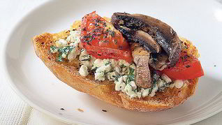 Рецепт Тоста с творогом, помидорами и грибами