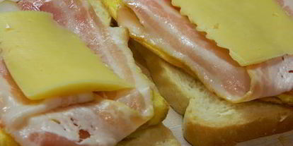 Шаг 4: тоста с яичницей и беконом