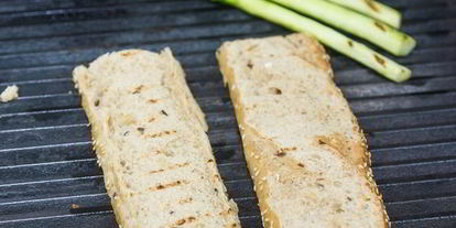 Шаг 3: тоста со спаржей и яйцом-пашот