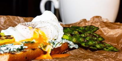 Шаг 9: тоста со спаржей и яйцом-пашот